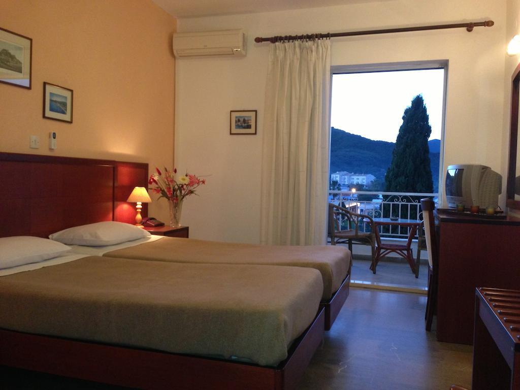 Three Stars Beach Hotel Moraítika Rom bilde